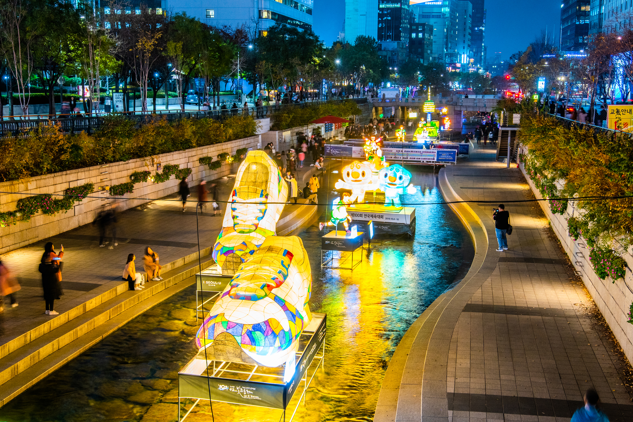 Walking Tour with Dongdaemun DDP, Dongdaemun Gate, Cheonggyecheon, Gwangjang Market