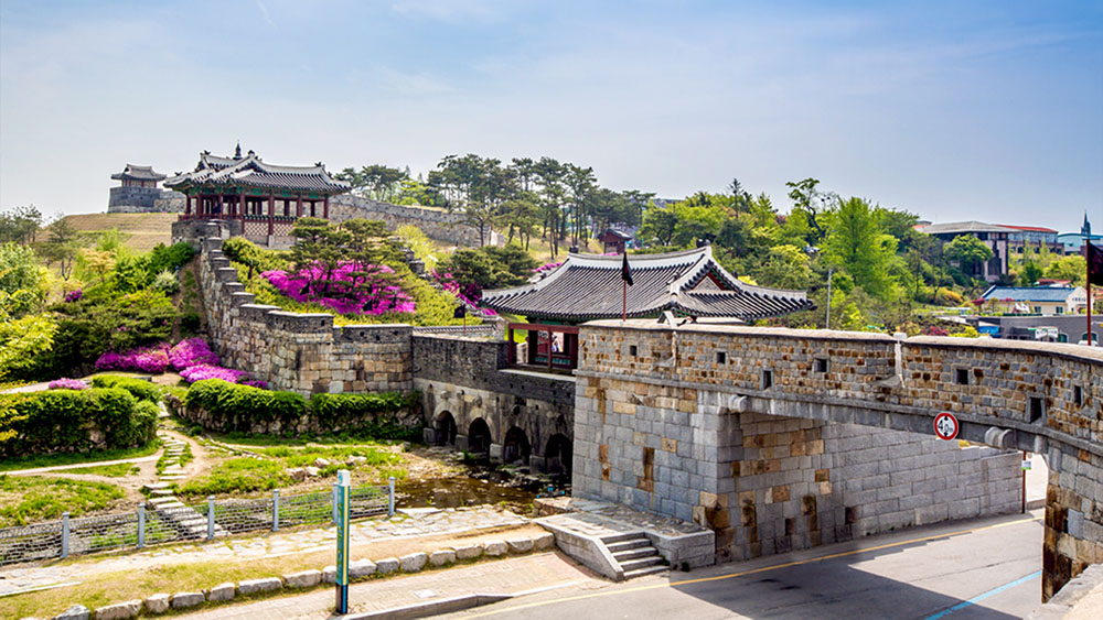 Korean Folk Village, Hwaseog Fortress & Gwangmyeong Cave Private Transport Tour (9 passenger max)