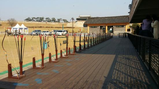 Korean Folk Village, Hwaseog Fortress & Gwangmyeong Cave Private Transport Tour (9 passenger max)