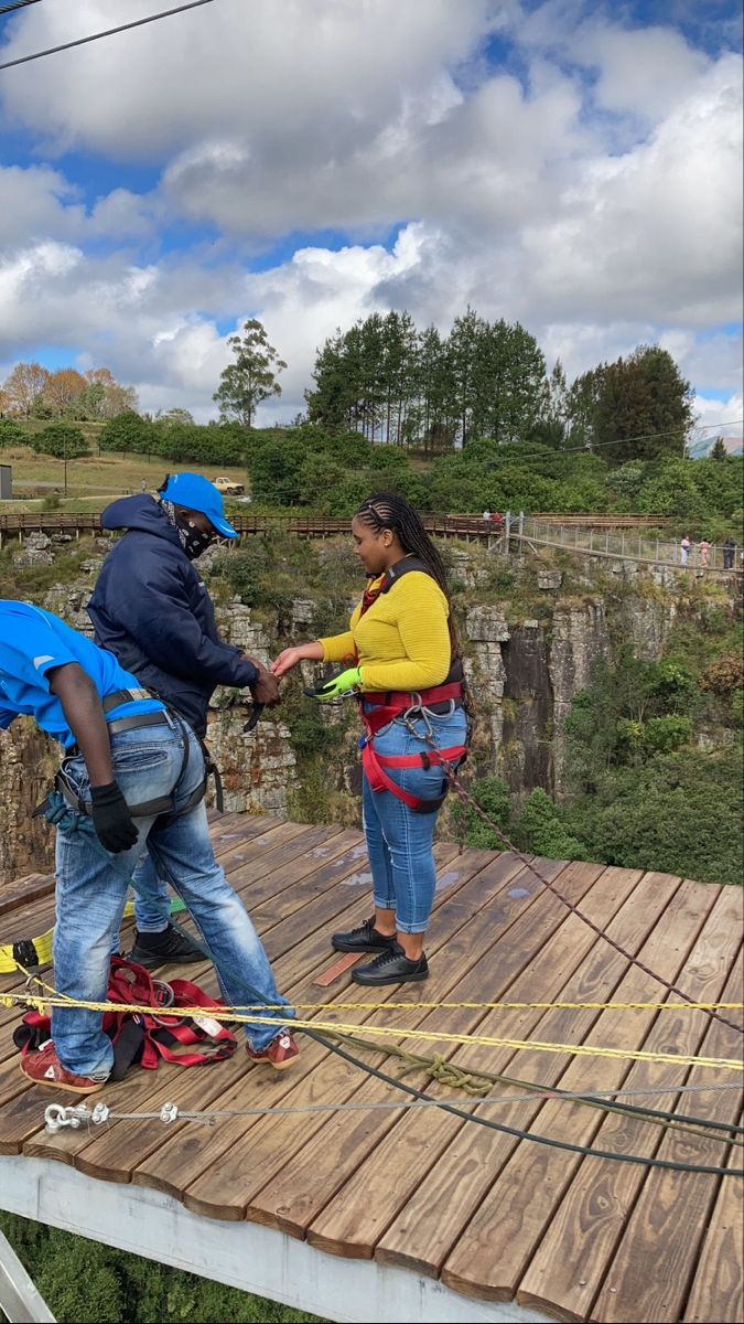 Aventura Definitiva de Columpio y Tirolesa en el Desfiladero – Medio Día