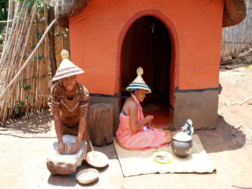 1-Day Lesedi Village Culture & Lion Park Safari