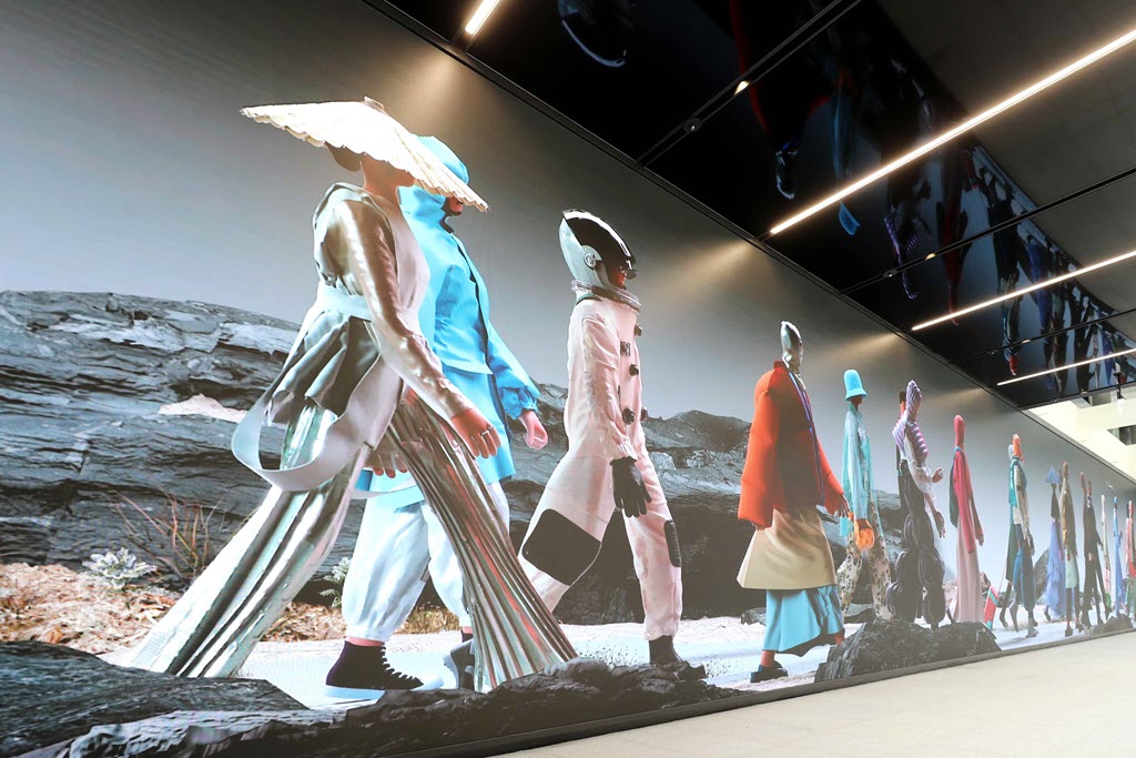 Seoul Nightlife Tours : Naional Museum of Korea , Changdeokgung Palace, K-Drama, K-Pop, Myeongdong, Gwangjang Traditional Market