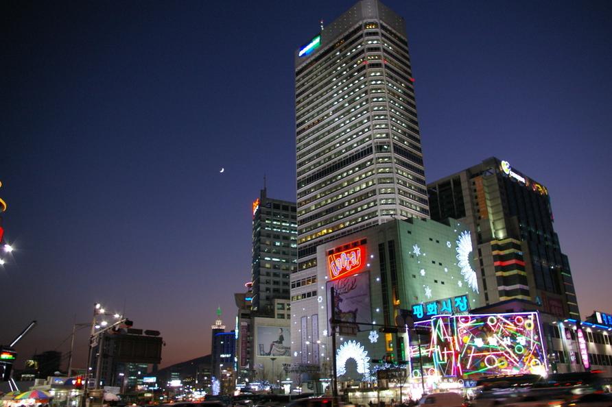 Walking Tour with Dongdaemun DDP, Dongdaemun Gate, Cheonggyecheon, Gwangjang Market