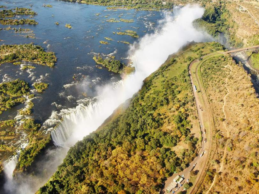 4-Day Big Five Chobe Park & Victoria Falls Tour