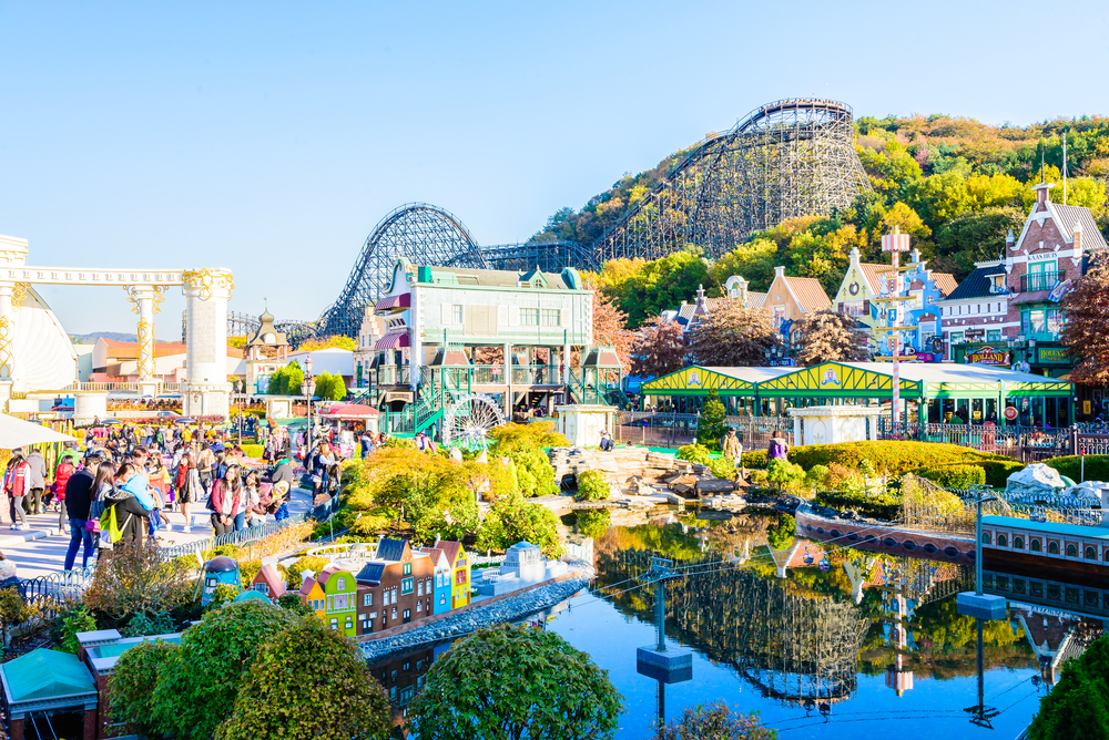 Private Roundtrip Transport to Everland w/Tickets (9 passengers max)
