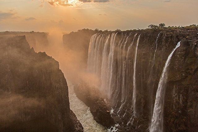 1-Day Thrilling Victoria Falls Guided Tour