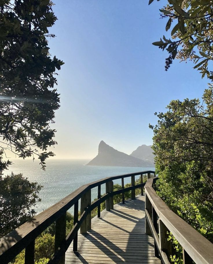 2-Day Cape Peninsula & Wine Country Tour – Beauty & Flavours