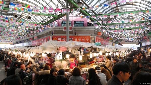 Walking Tour with Dongdaemun DDP, Dongdaemun Gate, Cheonggyecheon, Gwangjang Market