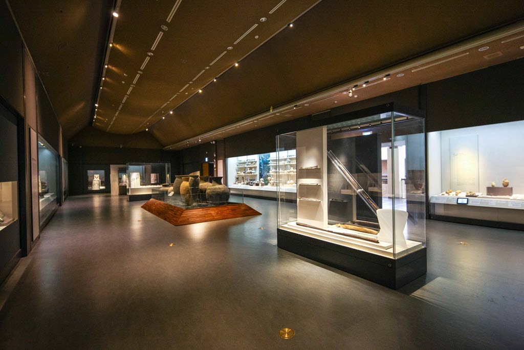 Seoul Nightlife Tours : Naional Museum of Korea , Changdeokgung Palace, K-Drama, K-Pop, Myeongdong, Gwangjang Traditional Market