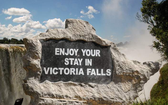 Festín al Atardecer con Tambores en las Cataratas Victoria – Medio Día