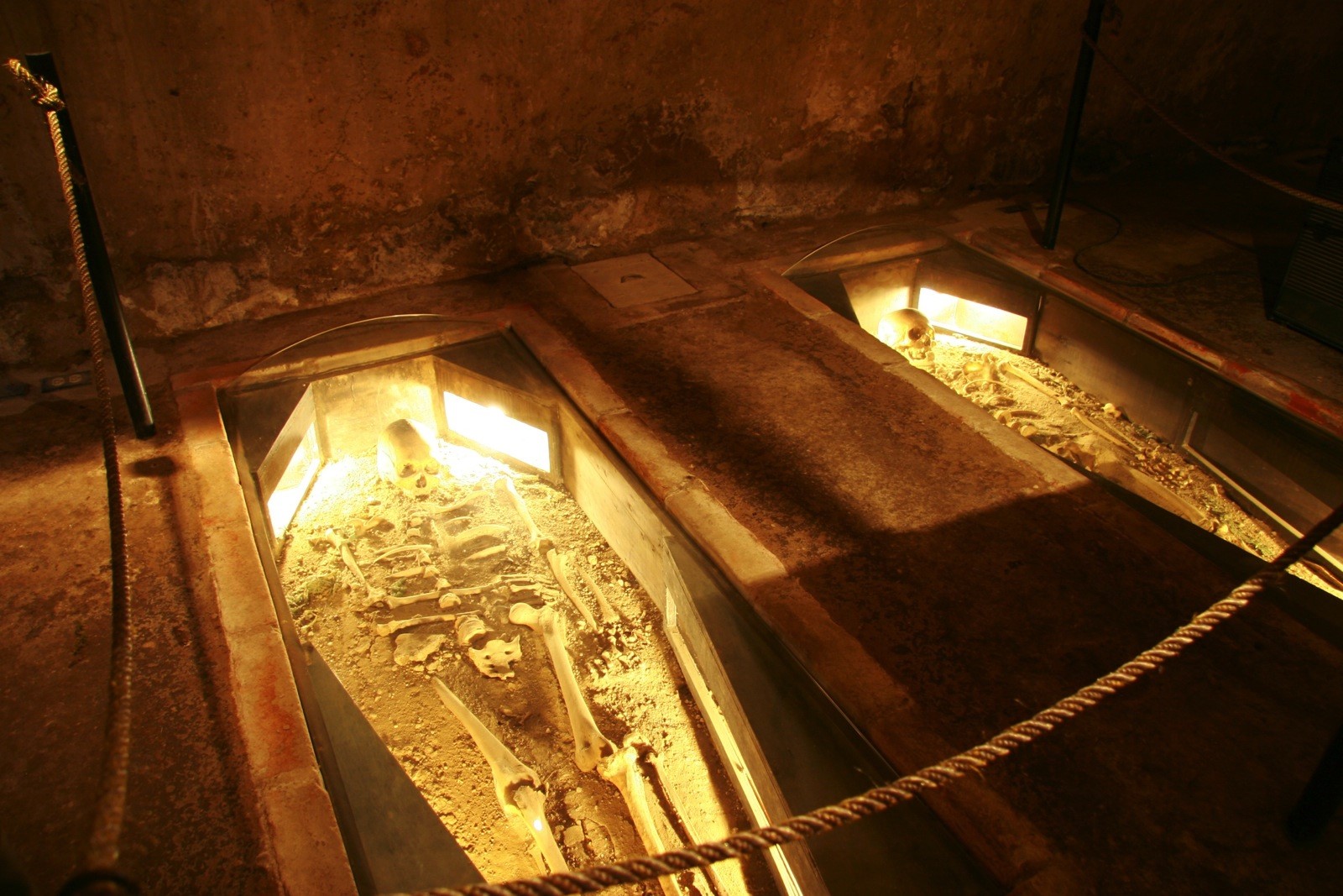 Antigua Guatemala'daki katakomplar ve mezarlar