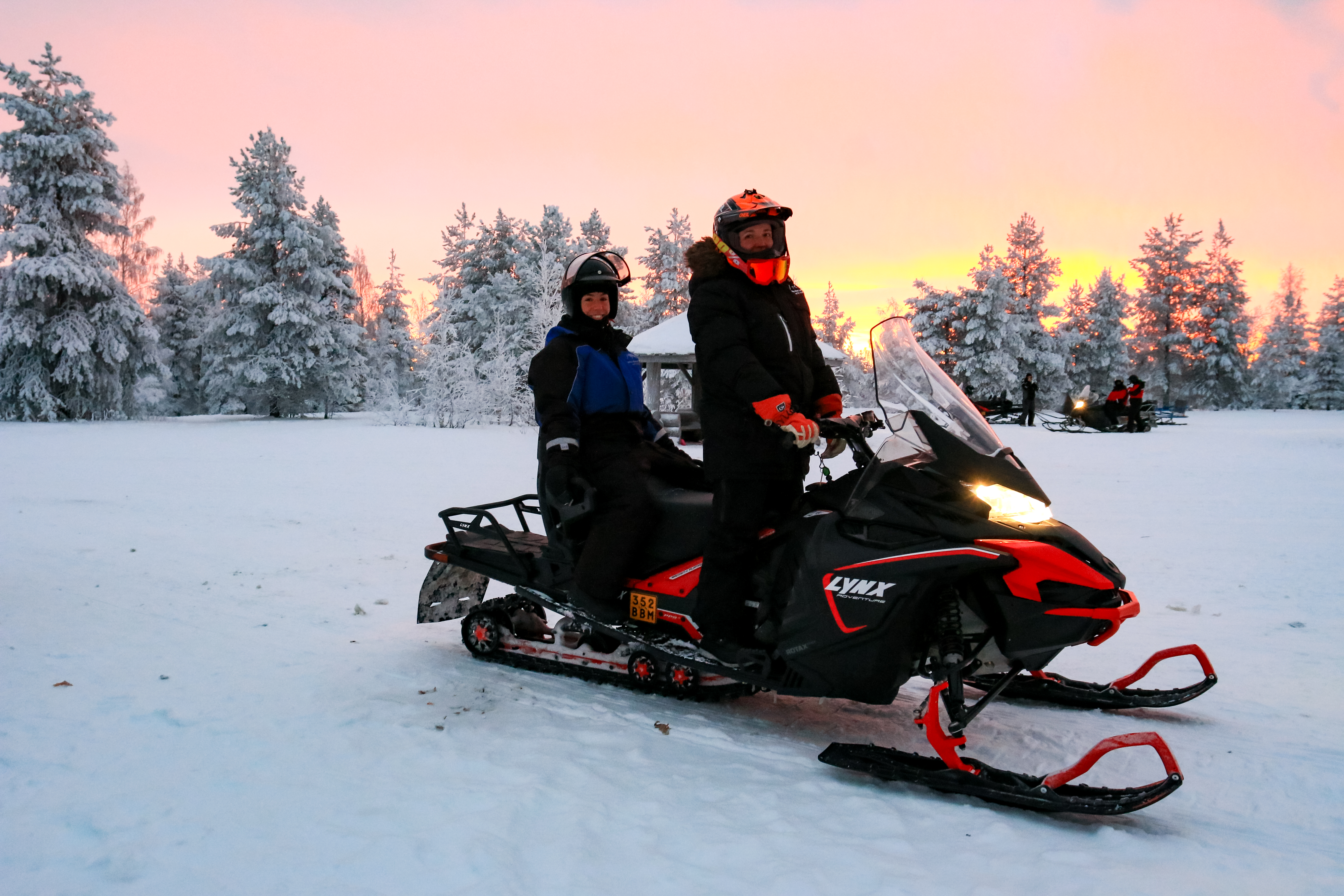 1-Hour Snowmobile Safari Adventure – Image 4 | WeShare