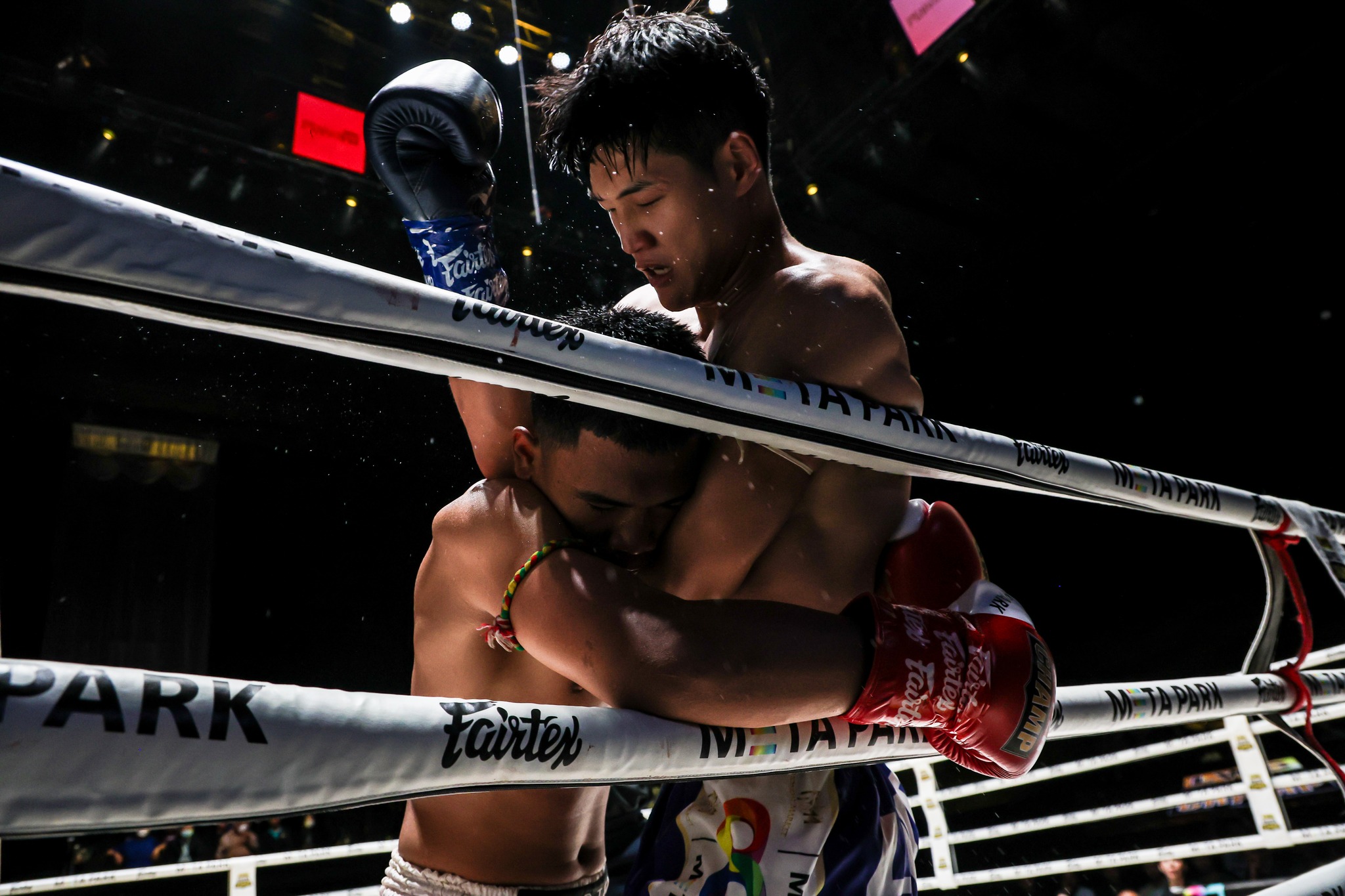 BANGKOK: ESTADIO LUMPINEE - SUPERCAMPEÓN Pelea de Muay Thai - Foto 2