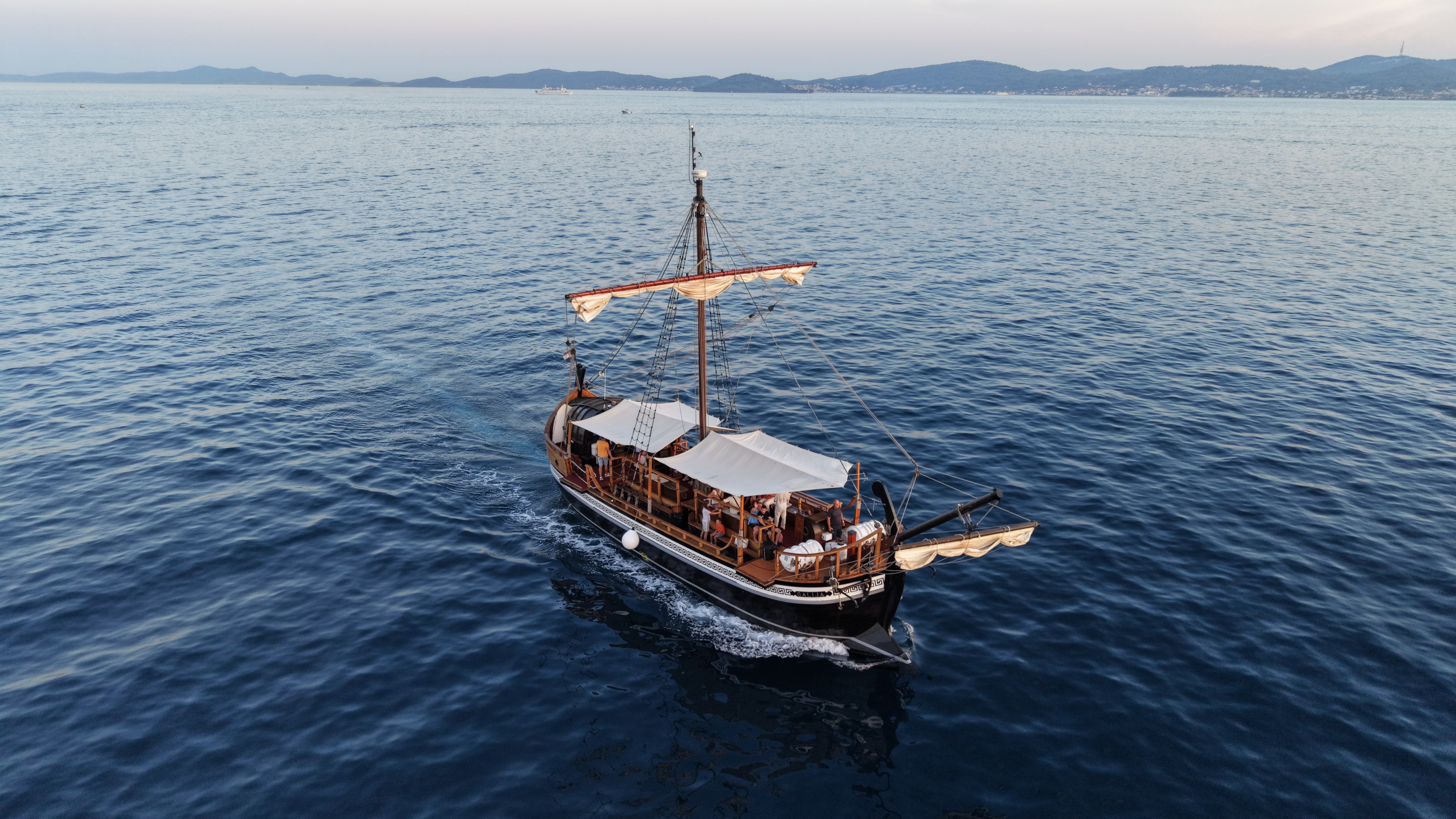 REJS ŻAGLOWCEM – ZACHÓD SŁOŃCA Z LAMPKĄ SZAMPANA - cruise views