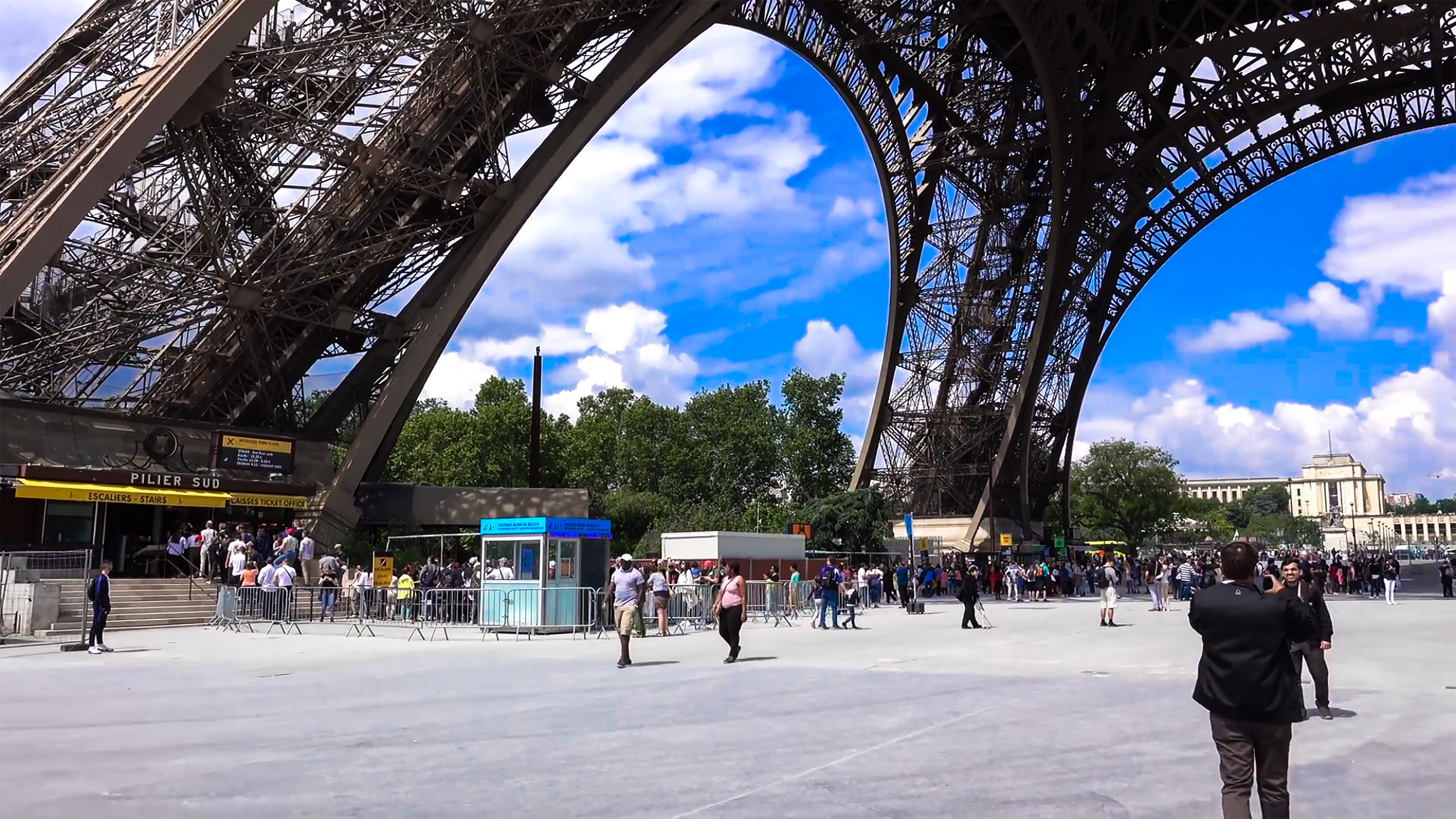 VIP Lunch on the Eiffel Tower (Optional Seine River Cruise) – Image 1 | WeShare