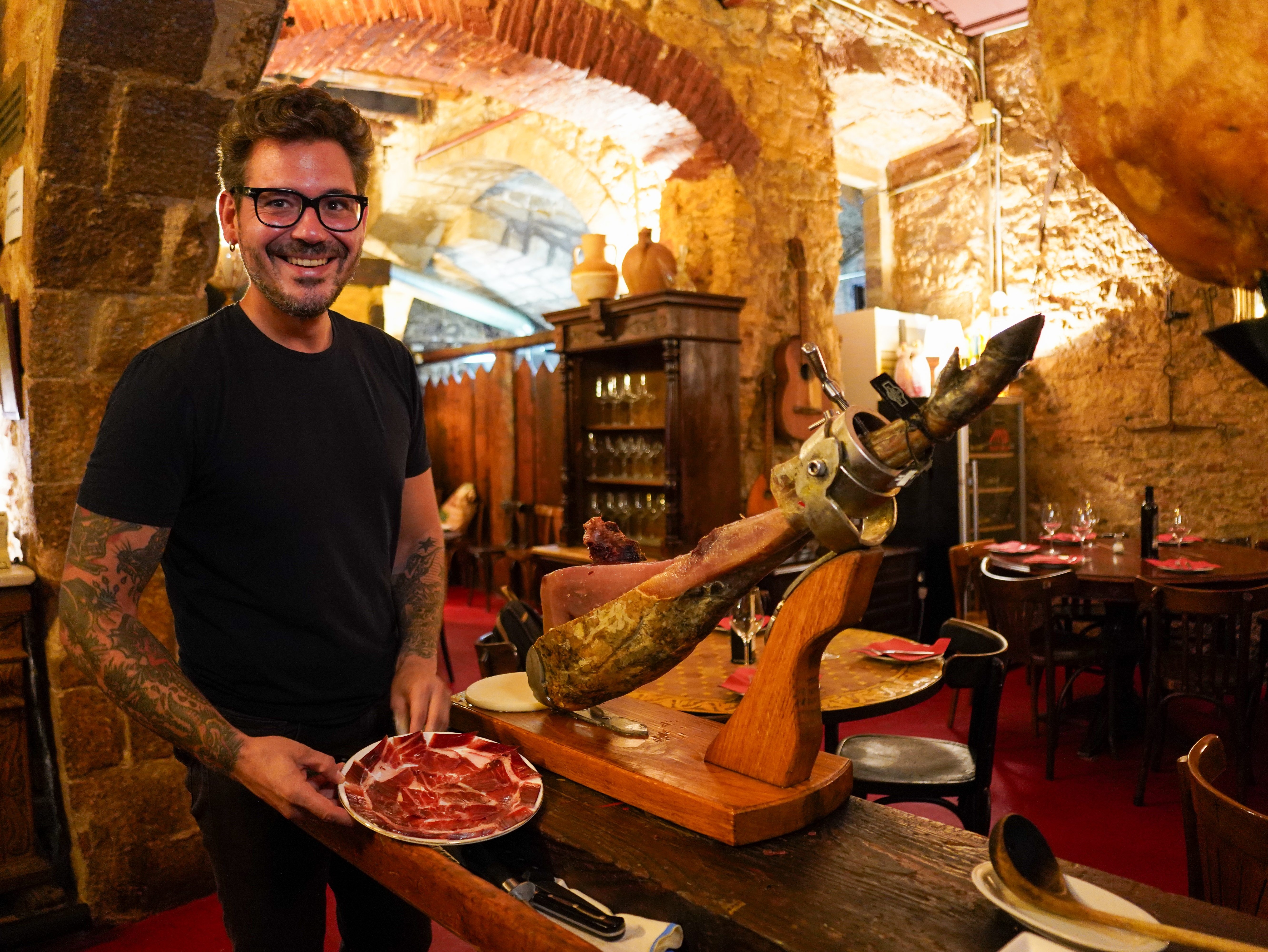 Evening Tapas & Wine Tour – Image 4 | WeShare