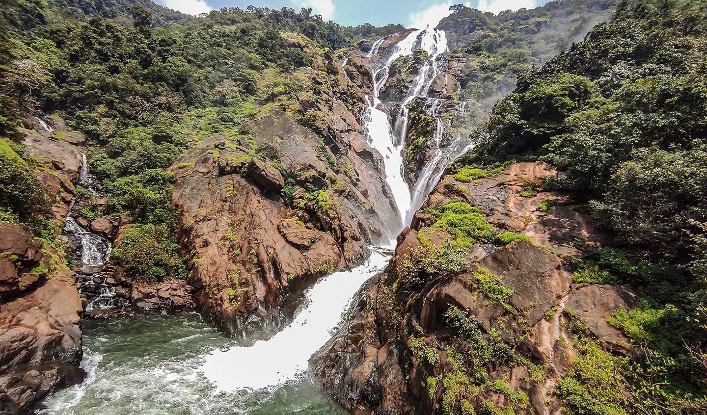 Excursión de un día a las cataratas Dudhsagar y los templos de Tambdisurla desde Goa