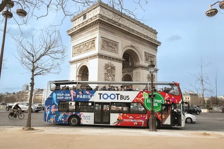 Paris Louvre Museum with 1/2/3 Days HOHO Combos – Image 2 | WeShare