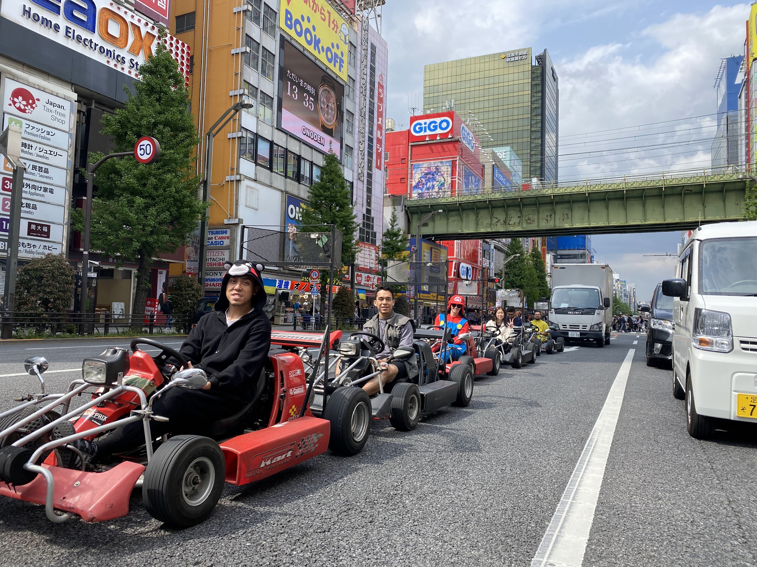 Akihabara'dan Yerel Rehberle Tokyo Go-Kart Kiralama