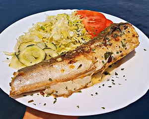 Three Islands Boat Tour with Lunch & Drinks Included - Fish picnic - Photo 15