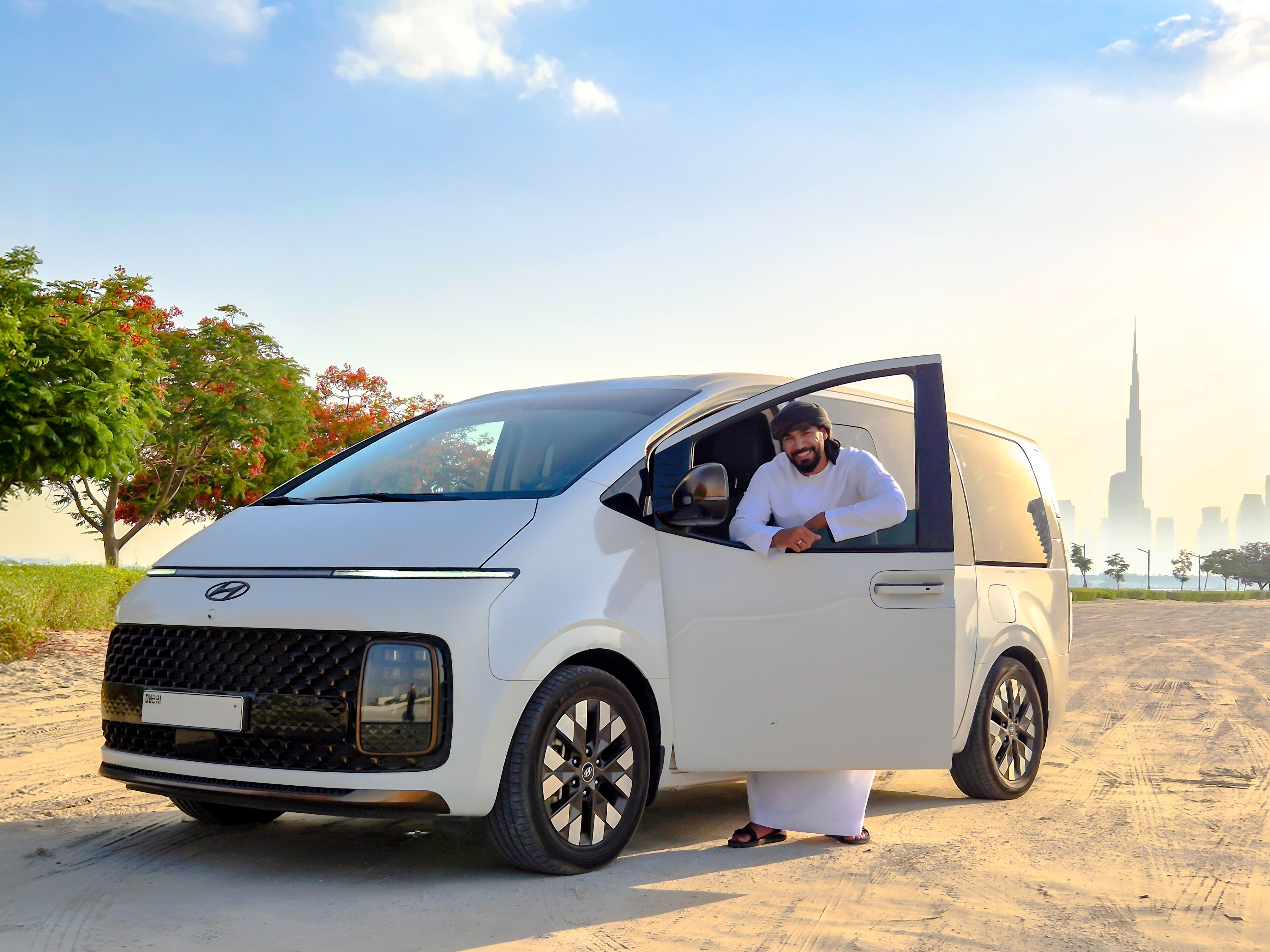 Dubai/Abu Dhabi: Private Transfer Service with tour guide – photo 1