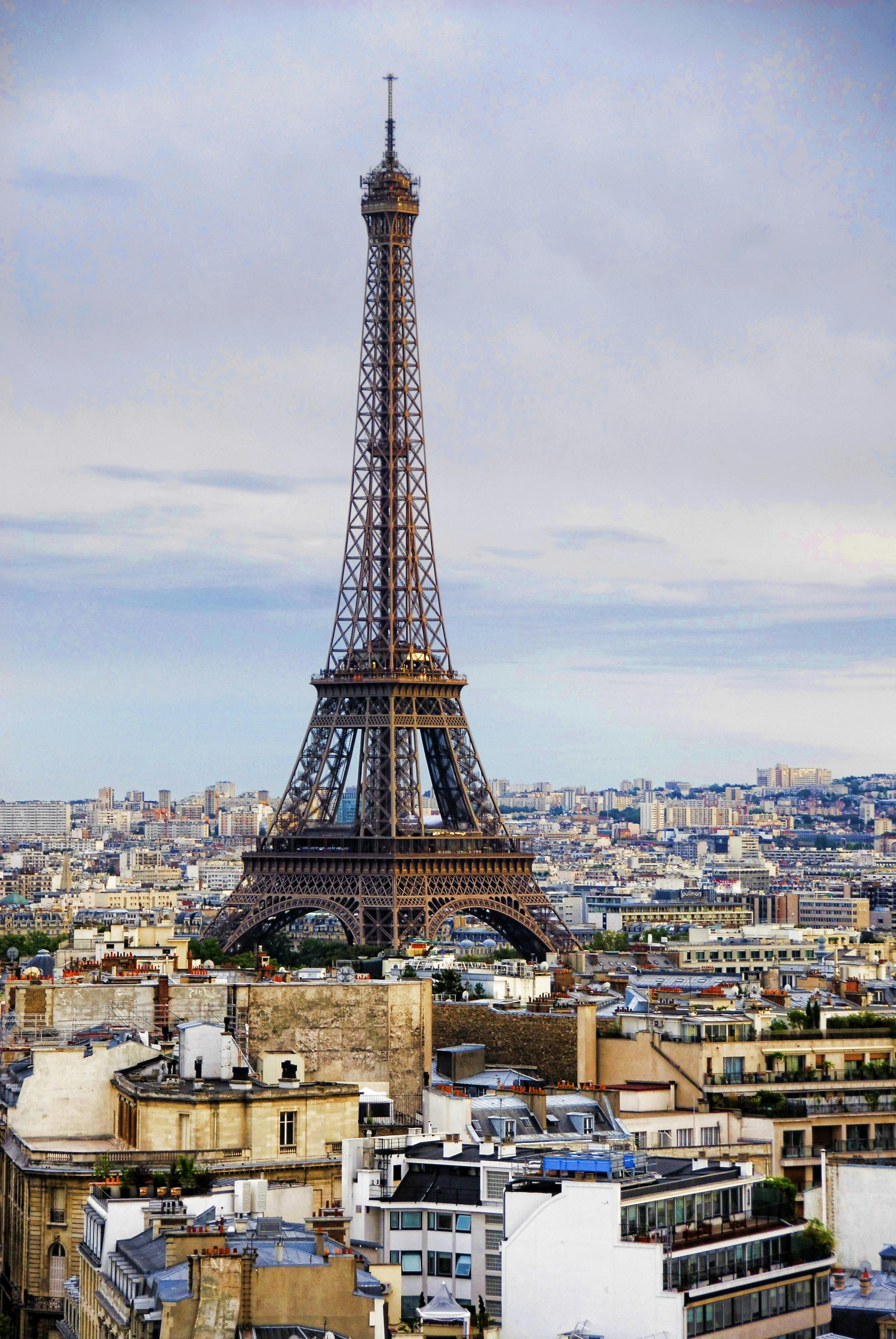 Eiffel Tower with Assistance – Image 3 | WeShare