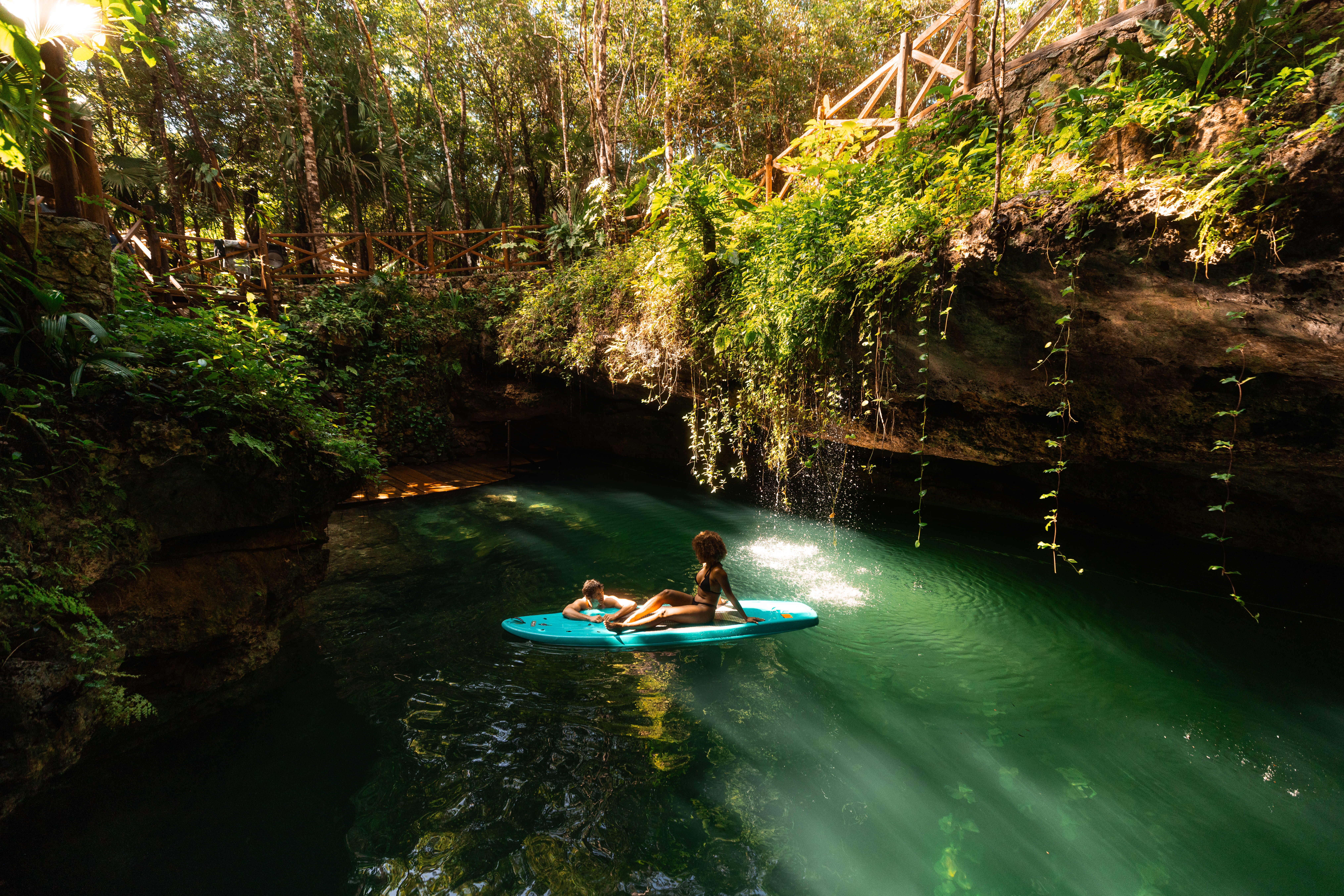 Aventura en grupo pequeño por 3 cenotes ocultos con cata de tequila