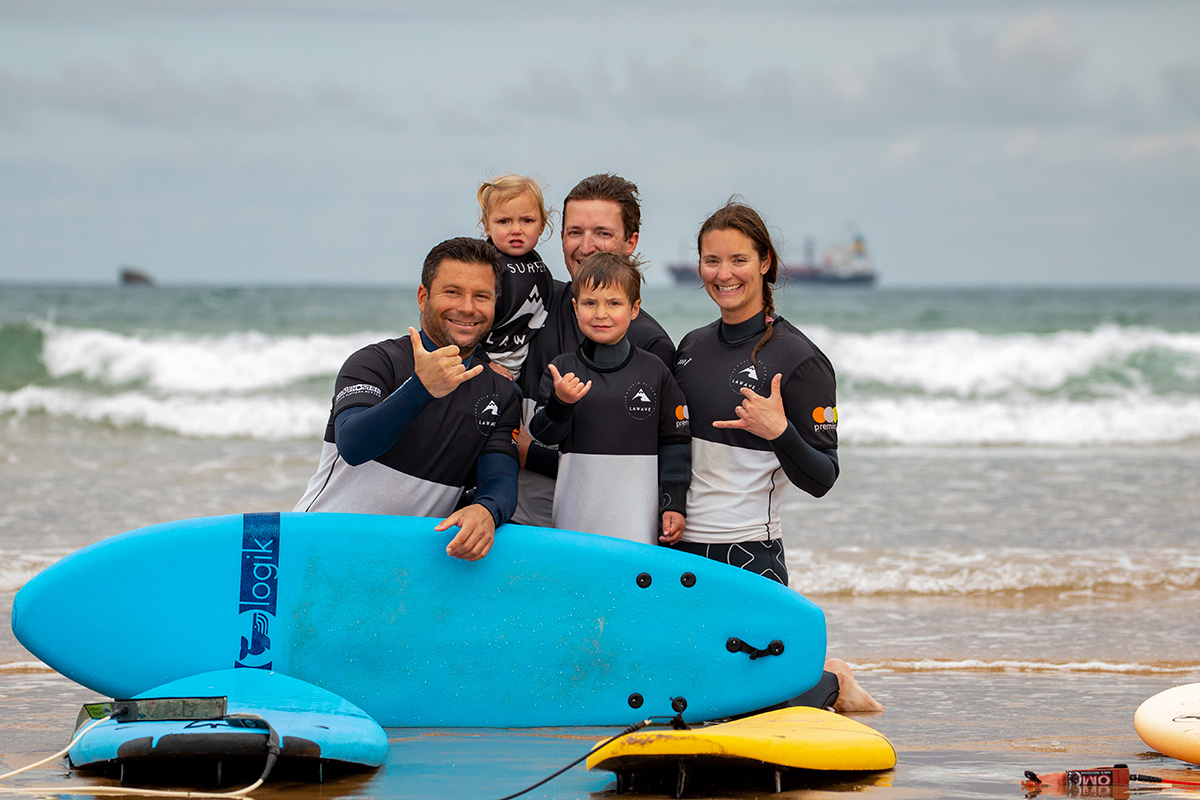 Clases de surf privadas para hacer en familia desde Caleta de Fuste 
