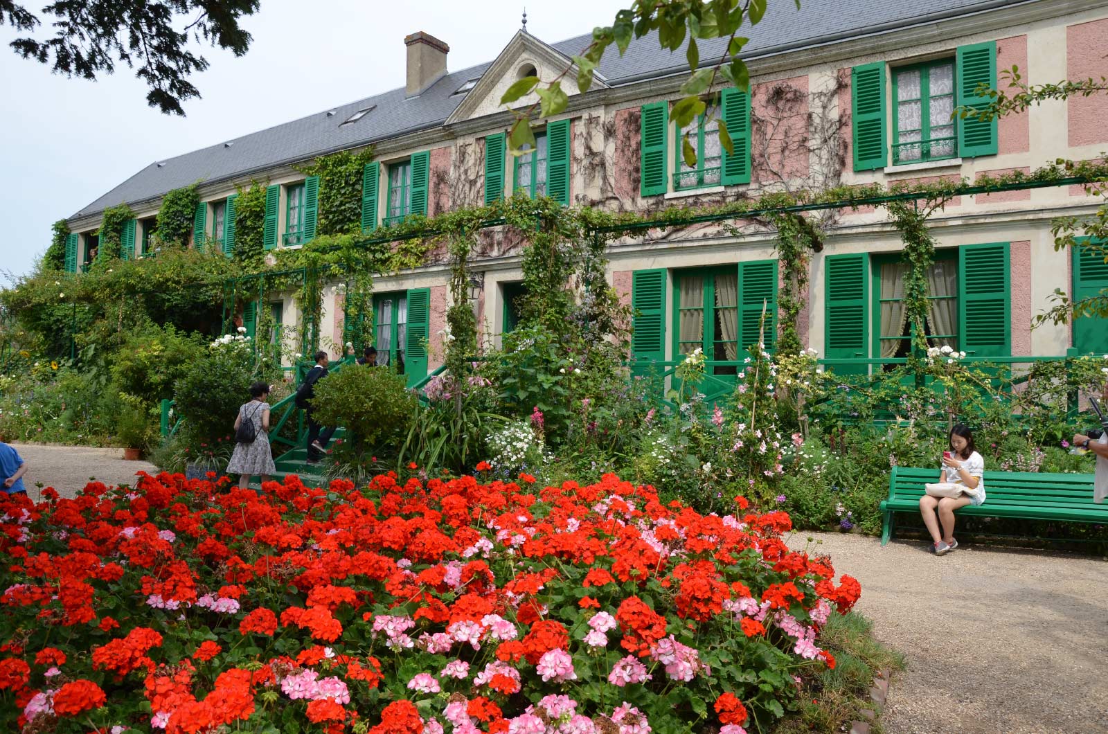Full Day Giverny Monet's Gardens & Palace of Versailles                                         – Image 4 | WeShare