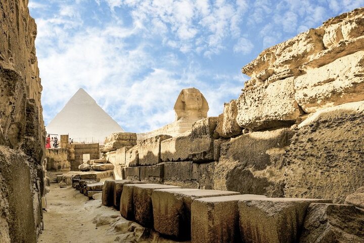 Cairo : Full Day Tour to Pyramids , Sphinx ,Egyptian Museum & Khan El Khalili