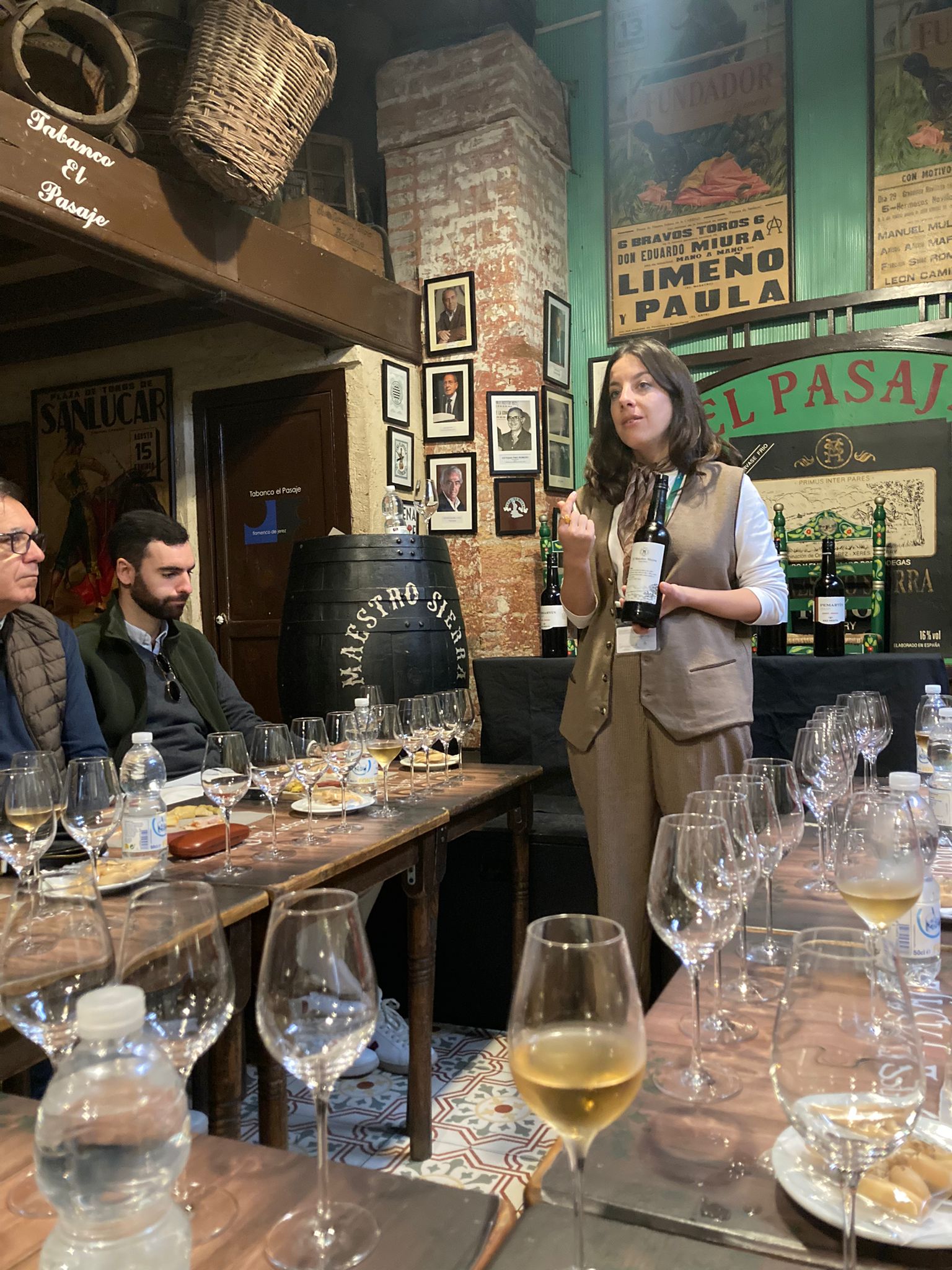 Tour privado: Tapas y vinos por los tabancos de Jerez