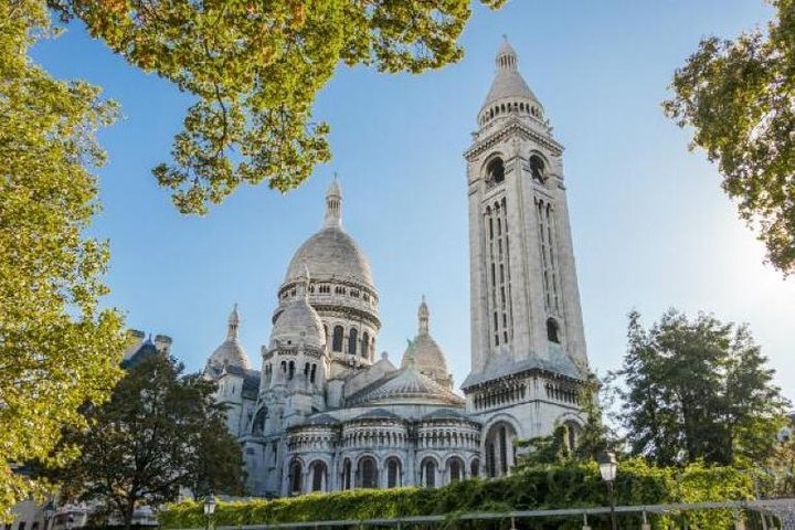 Montmartre Guided Tour with Sacré Cœur Church & City Views – Image 1 | WeShare