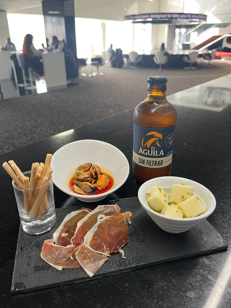 Cerveza y tapas en el Orbital Bar