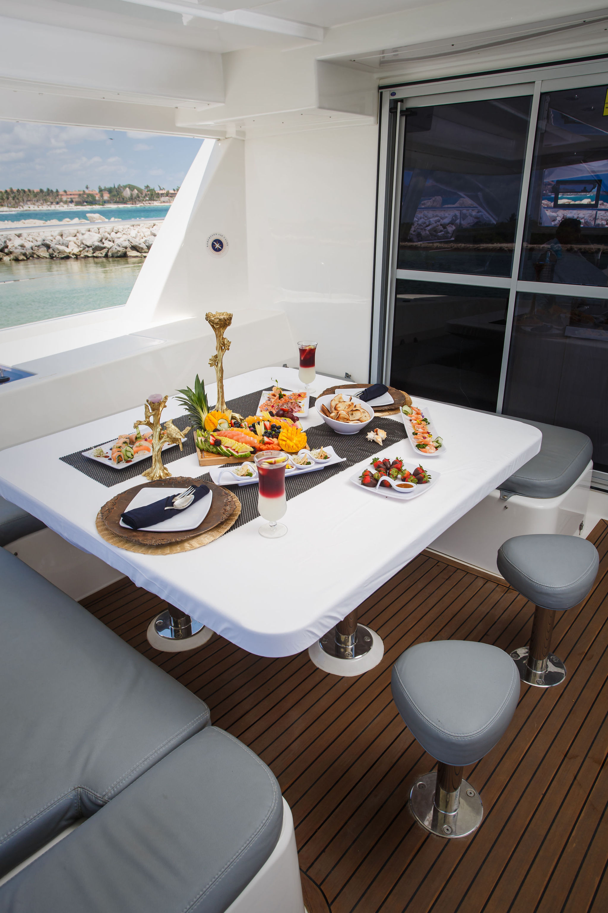 Hepsi Dahil Cancún: 5 saat Kıyı ve Pizza 51' Leopard PowerCat ile