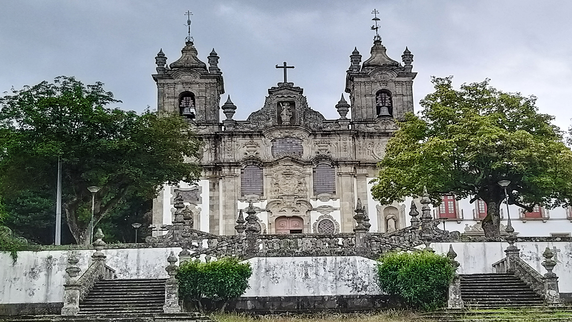 Private car transfer from Porto to Guimarães - Photo 2