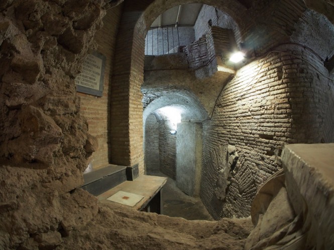 Discover Christian catacombs and ancient basilicas by minivan from Rome – Image 1 | WeShare