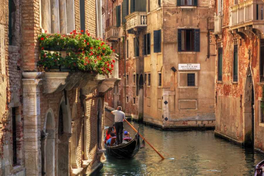 FALLING IN LOVE IN VENICE (PRIVATE GONDOLA RIDE & ROMANTIC MEAL). - Photo 2
