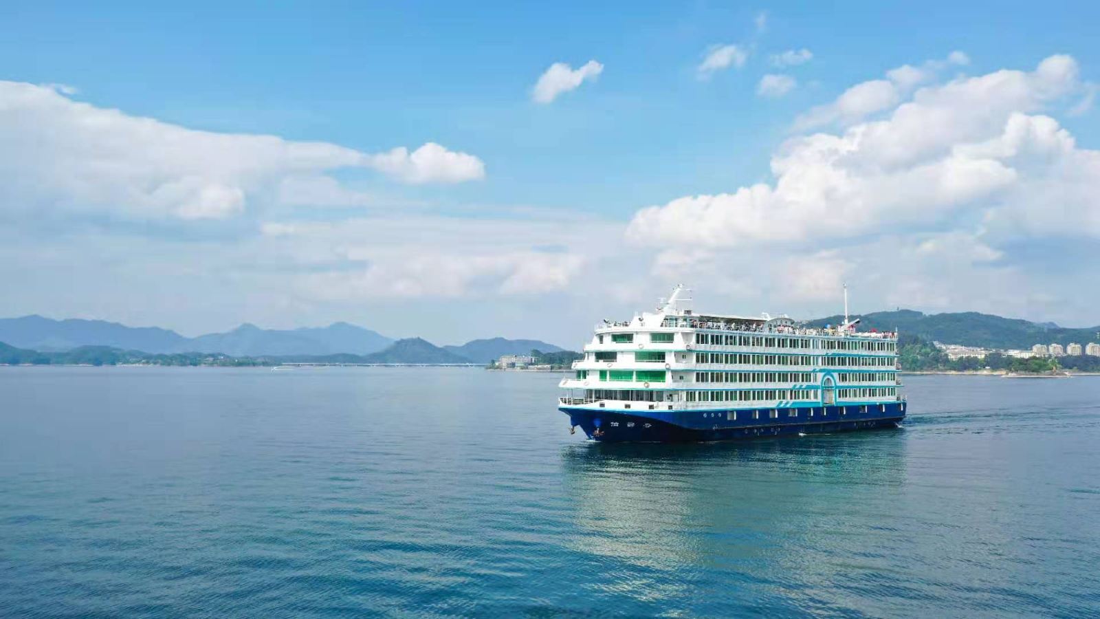 Hangzhou Qiandao Lake Cruise Entry Ticket – Standard Cabin (Including Meal)