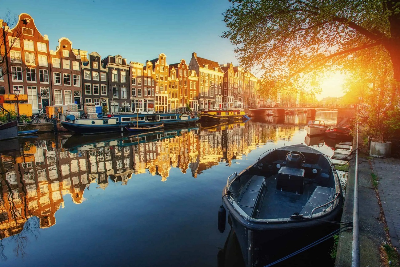 Self-Guided Canals of Amsterdam Photography Tour