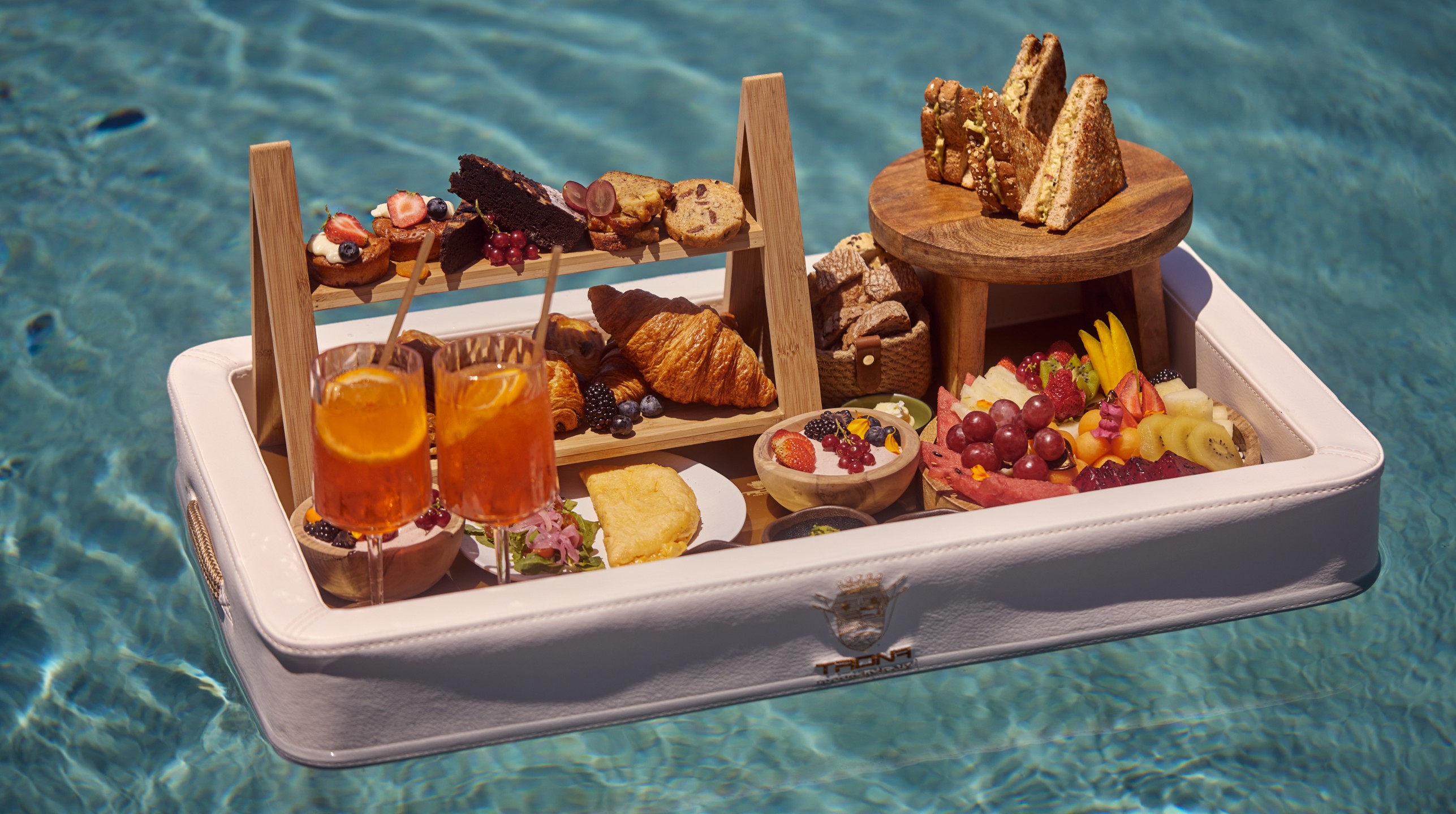 Floating Breakfast: Tropicalia