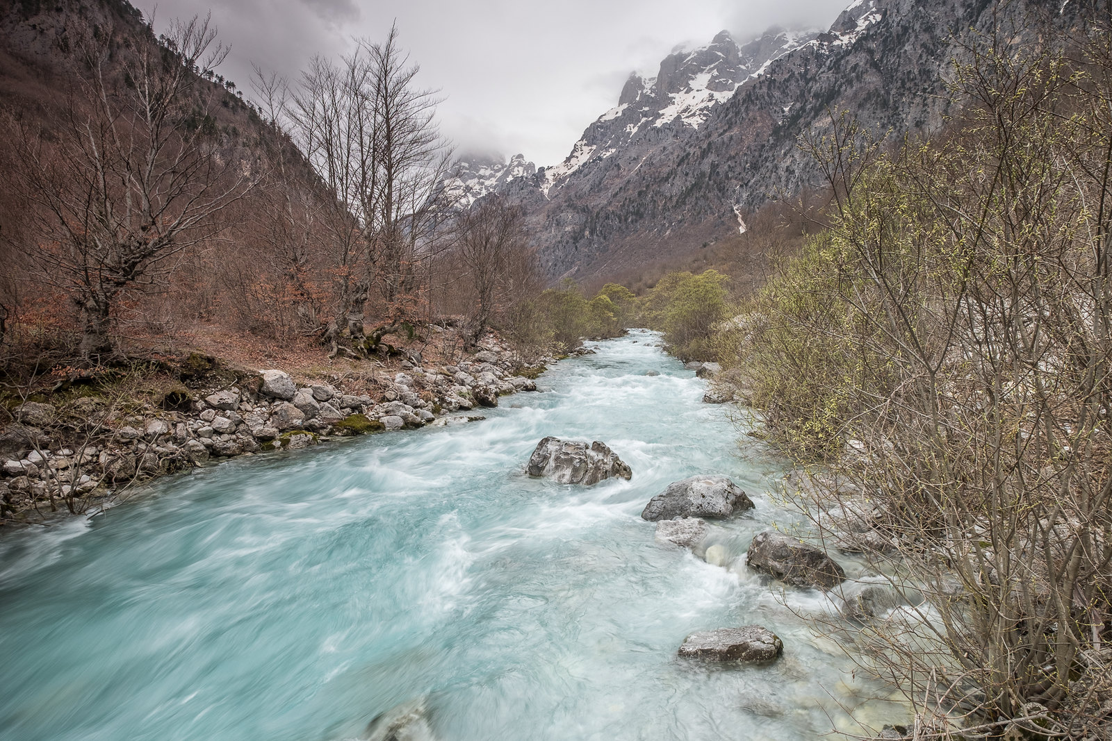 Autobús de Shkodra a Valbona a través del ferry del lago Komani - Foto 3