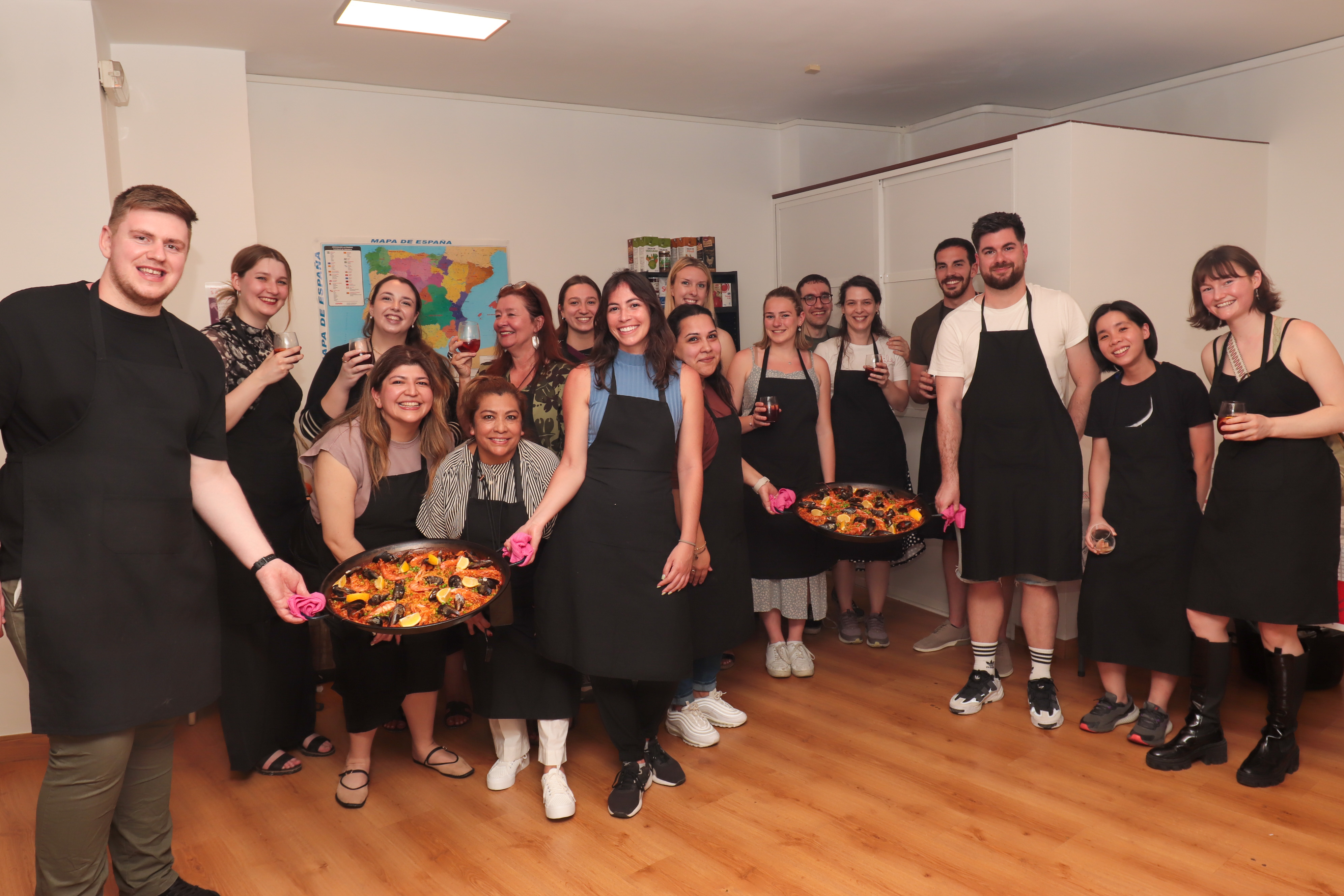 Traditional Taste: Paella & Sangría Workshop - Photo 6
