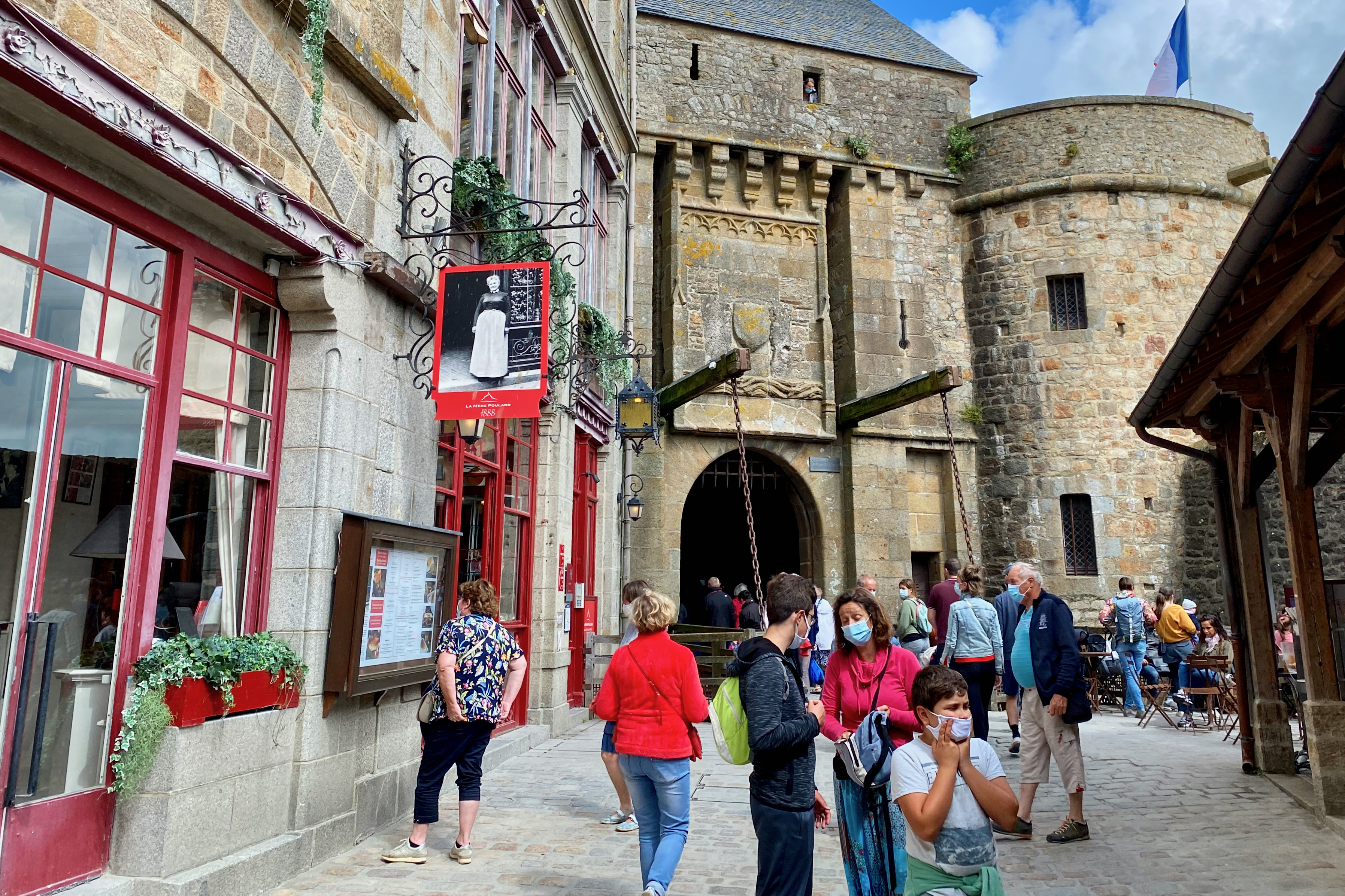 3-day Normandy, D-Day, Mont Saint-Michel, 3 Loire Castles Small-group by Minivan. - Photo 57