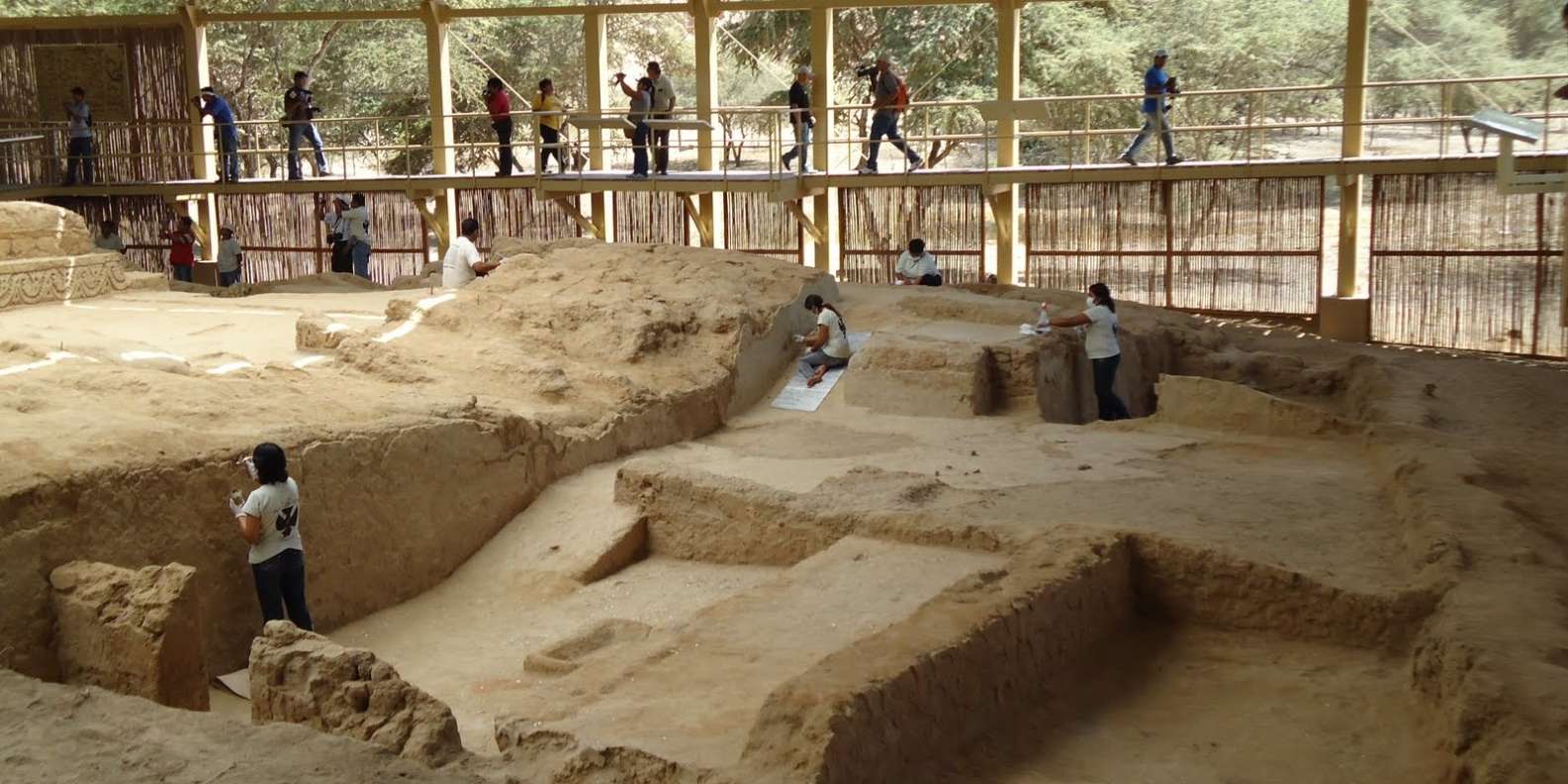 Chi-01: Las Enigmáticas Pirámides de Túcume y el Bosque Pómac - Foto 2