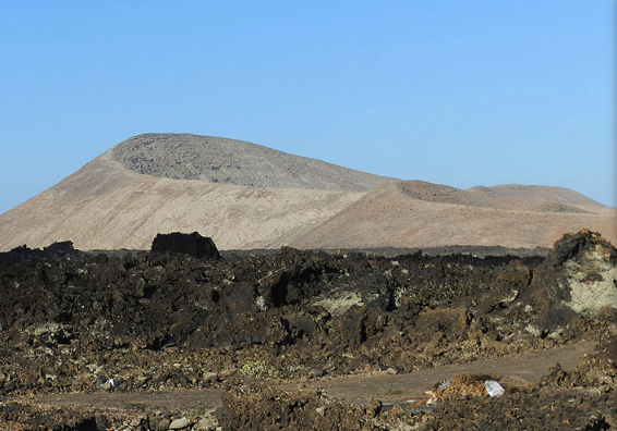 Hiking route: Canary appetizer at the top of the Caldera Blanca volcano