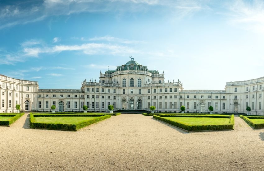 The Royal Palace Guided Tour - Small Groups - Photo 2