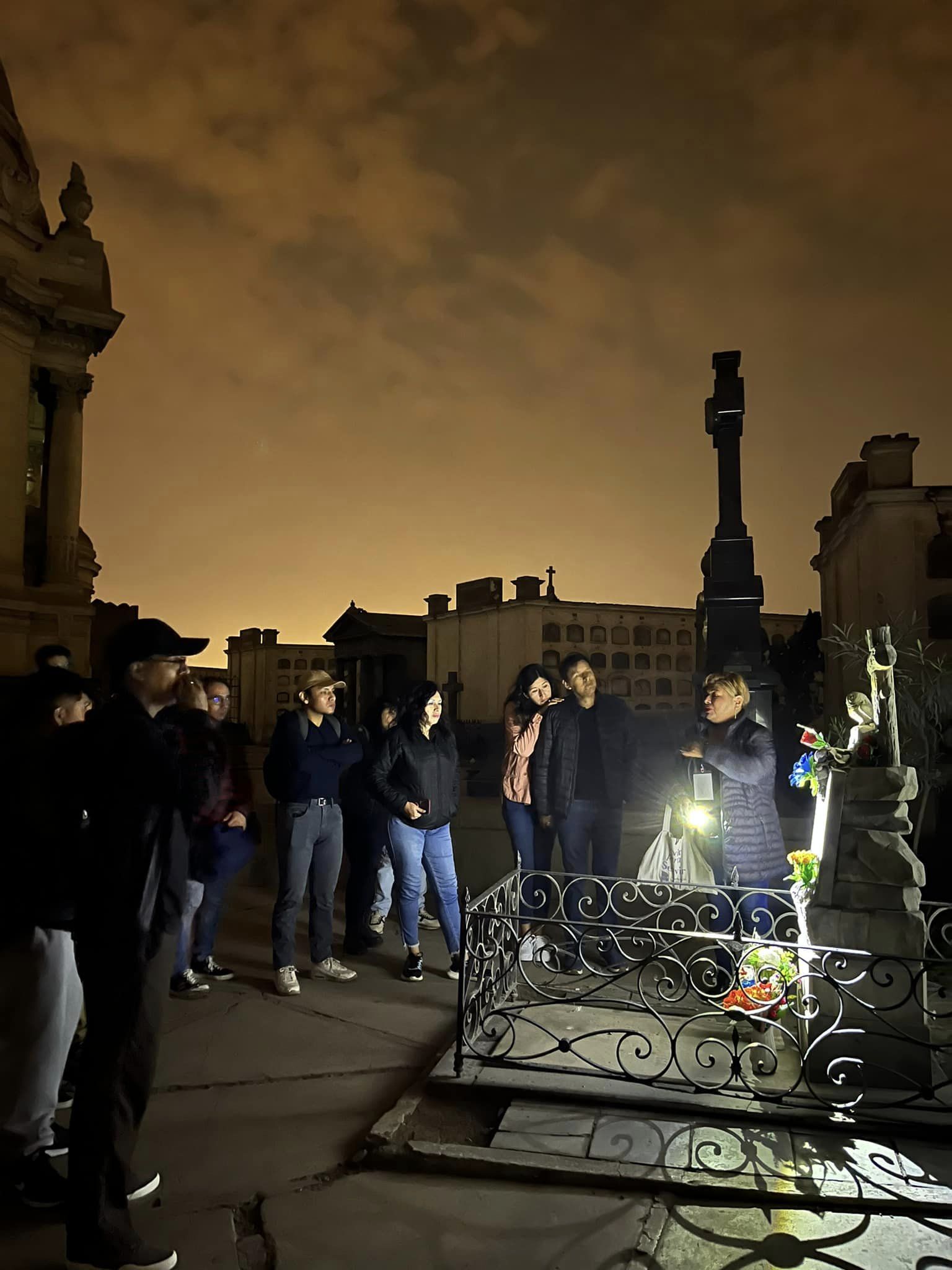 Lim-26 : Tour Nocturno Presbítero Maestro - Cementerio del Terror - Foto 2
