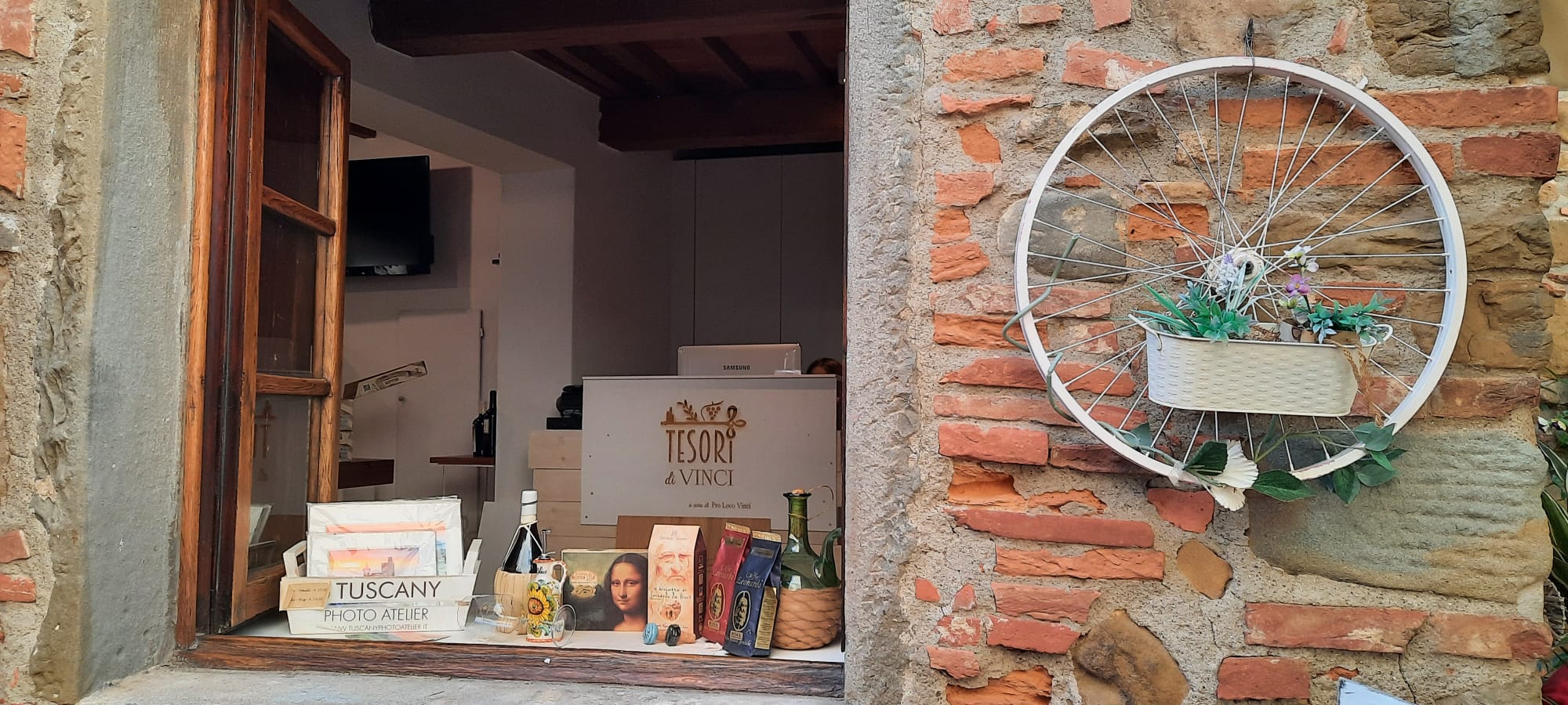 Vinci: Leonardo's Origins & Aperitif in Vineyards from Montecatini - Small Group - - Photo 10
