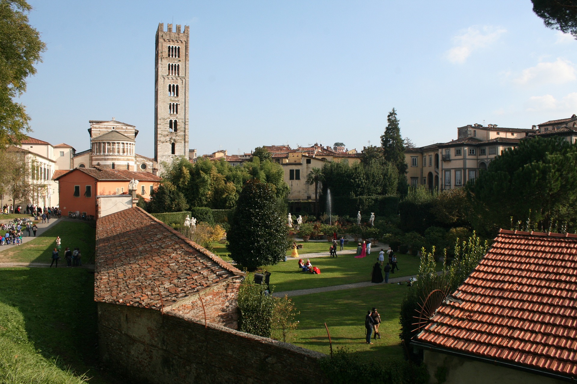 Lucca Walking Tour - Photo 5