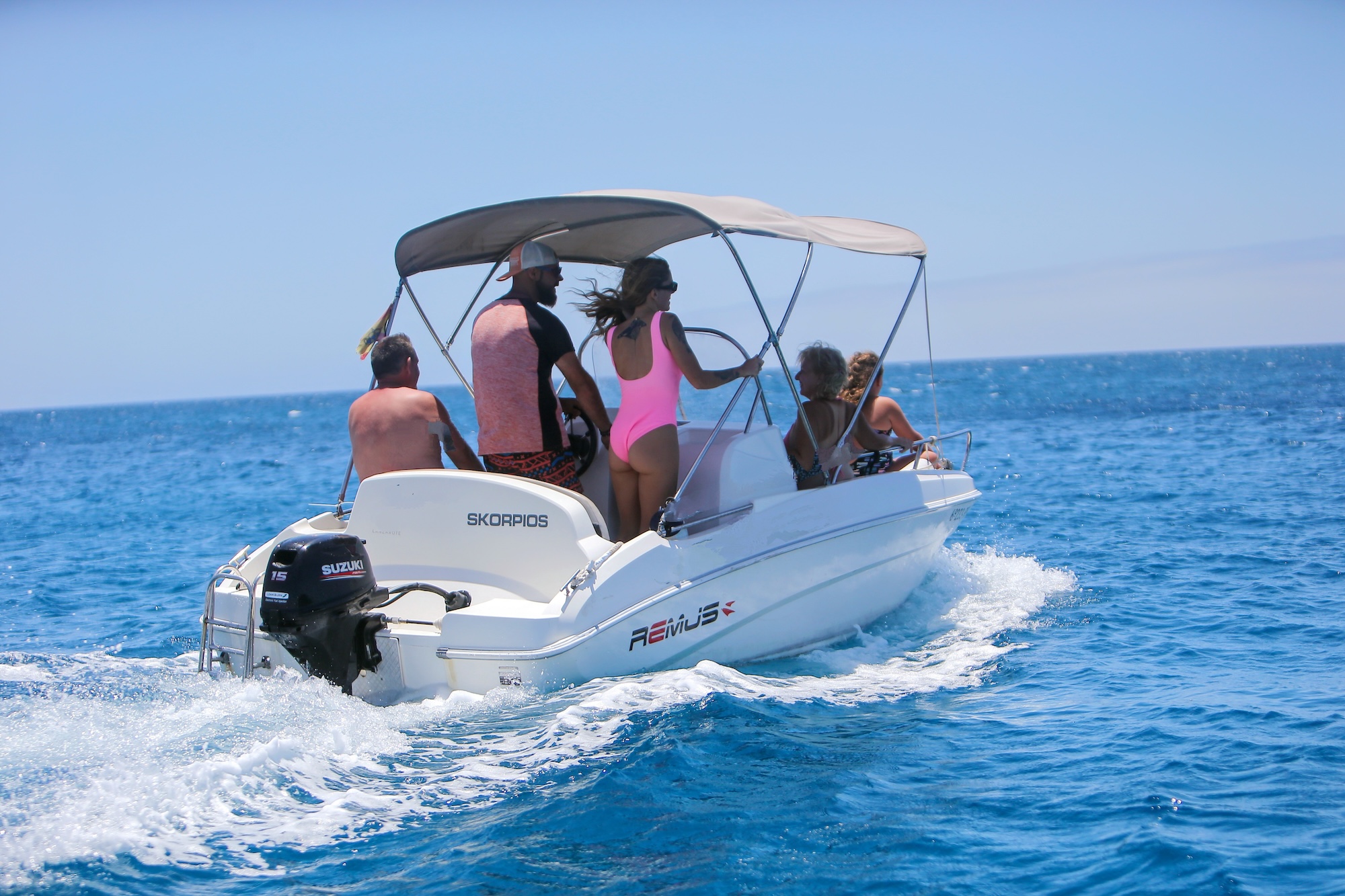 Patrón por un día: Alquila tu barco sin licencia en Playa Blanca